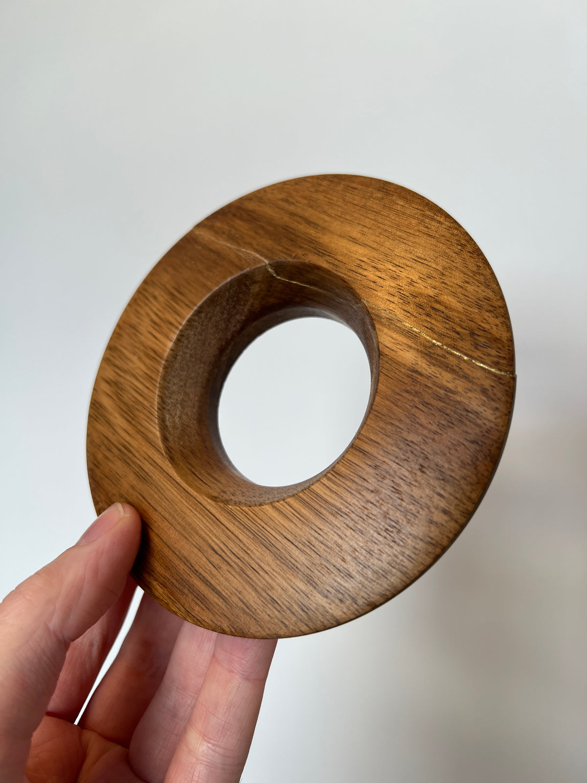Houten houder (Acacia) (gerepareerd met goud)